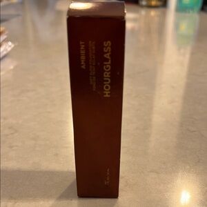 Hourglass Brown Accent Lighting Powder